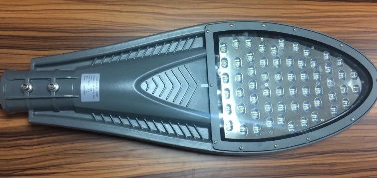 150 Watt Spotlight Intelligent Solar Street Light Distribution For Wide Lighting