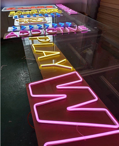 RGBW Ultra Thin Custom LED Business Signs Silicon Mini Words Heart Shape